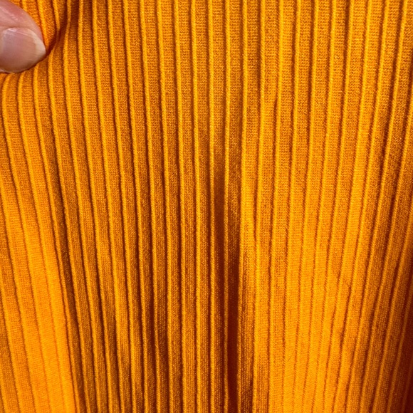 Women’s Zyia, ribbed tank top, size medium. - Picture 3 of 4